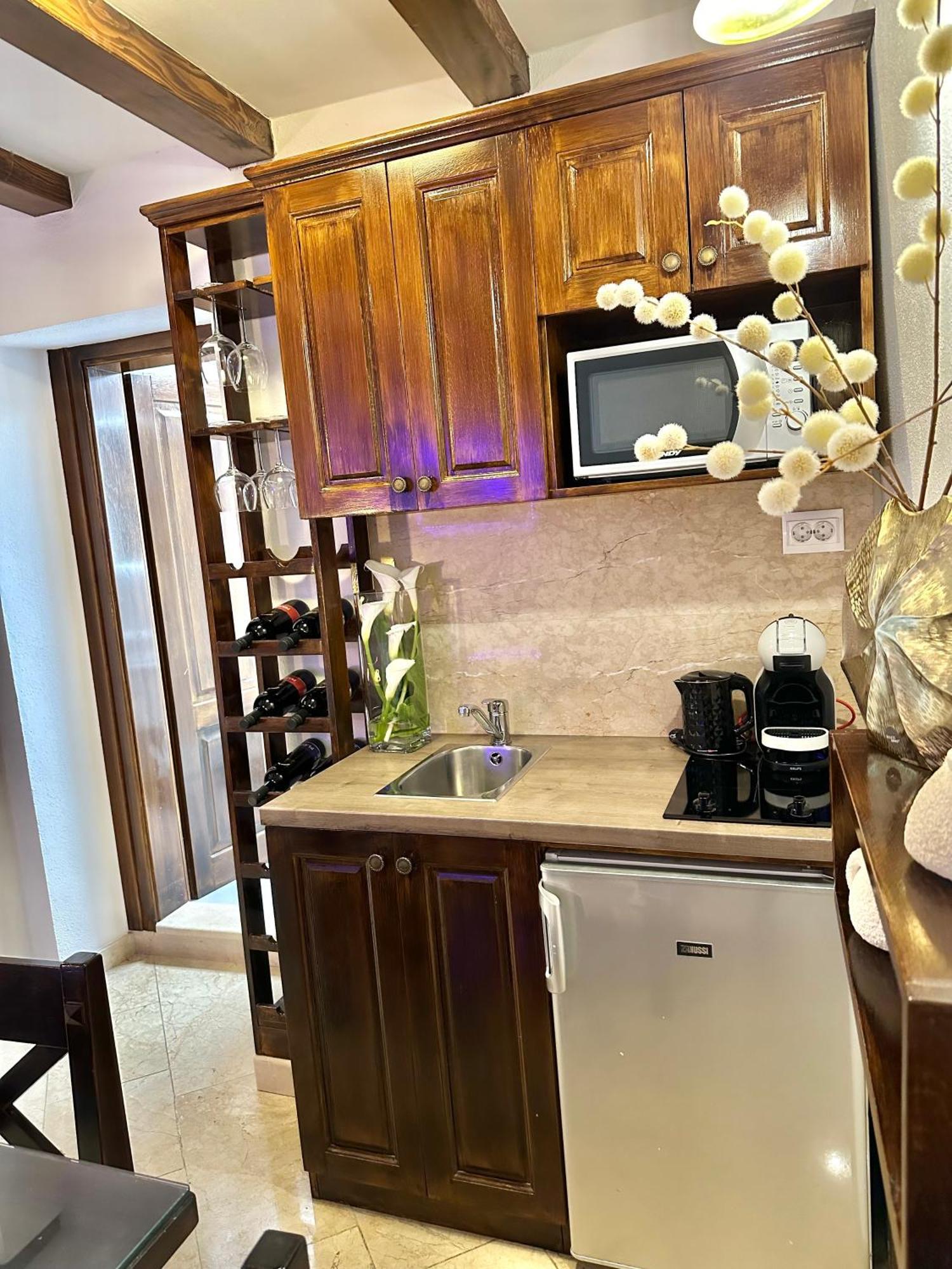 Diocletian Wine Studio Apartment Split Bagian luar foto